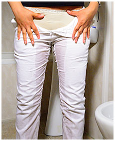 white pants piss with sara 04