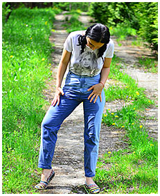 peeing in jeans 02