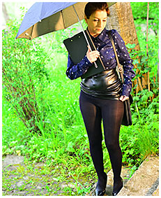 pantyhose accident in rain 02