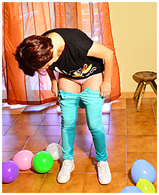 blowing baloons peeing her pants 01