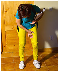 she pissed her yellow pants 2