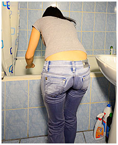 tight jeans piss in bathroom antonia 04