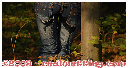 Alice from realwetting com is wetting jeans