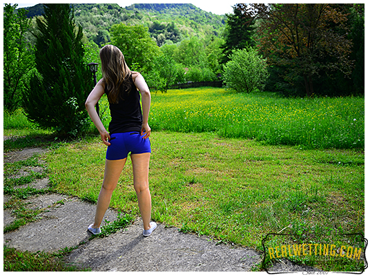 Claudia makes a wetting photo shooting session