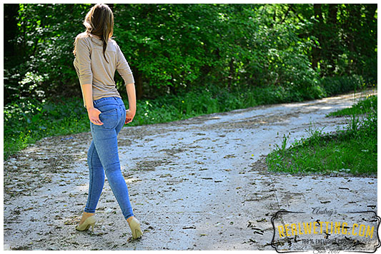 Jeans piss walk