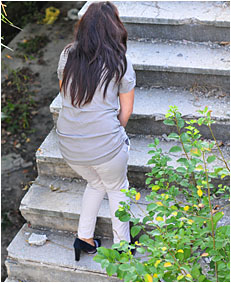 climbing the stairs dee wets herself peeing her white pants 32