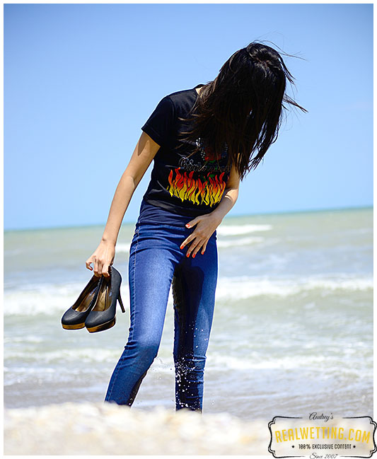 She pissed her jeans on the beach