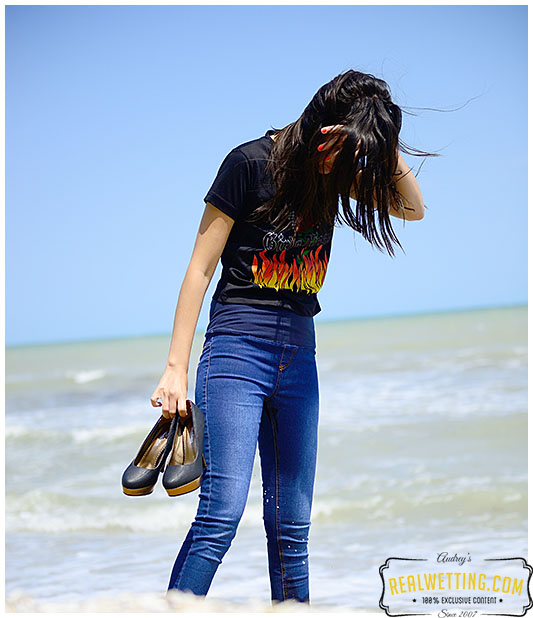 She pissed her jeans on the beach