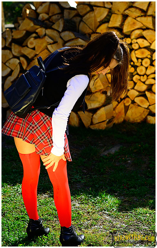 Schoolgirl wets her panties