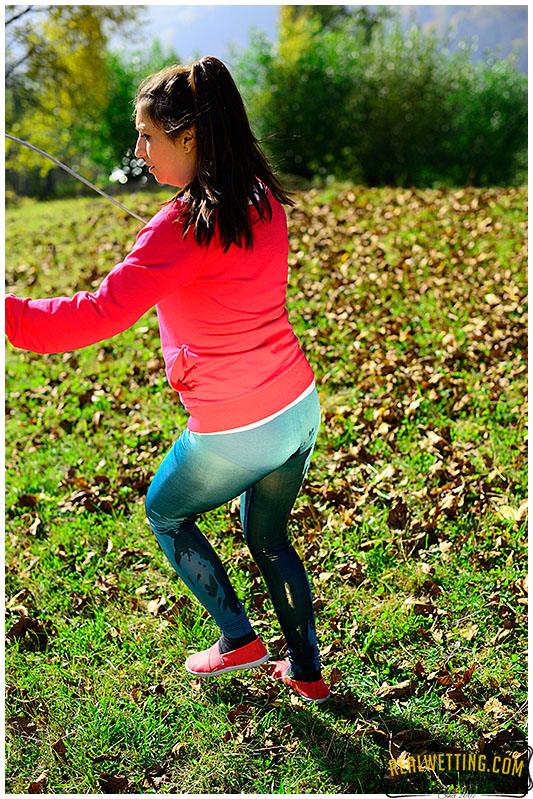 Her piss started flowing once she jumped the rope completly pissing herself