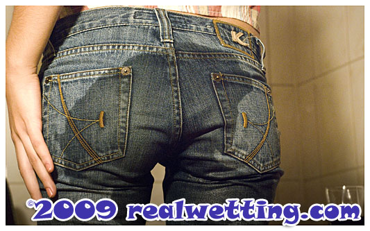 peeing jeans video clip download free realwetting.com video clips audreys wetting site