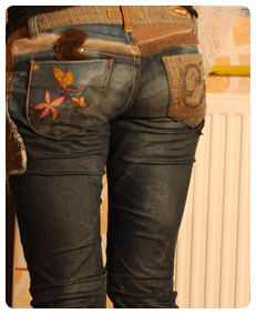 teenager girl loses control of her bladder and pisses her jeans in public