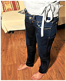 sara pisses herself reading a magazine wetting her jeans 03