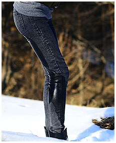 pissed jeans in snow wetting dark jeans 01