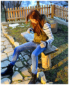 teen wets her jeans outside cold weather 01