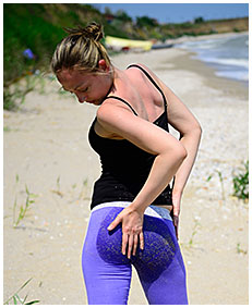 yoga tights leaking on beach 02