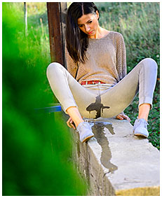 horny girl wets her jeans on purpose jeans wetting 02