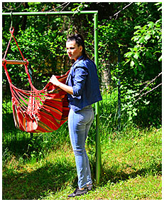 leaking into jeans while on the swing girl pisses herself 00