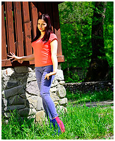 photo shooting wetting herself pissing leggings 05