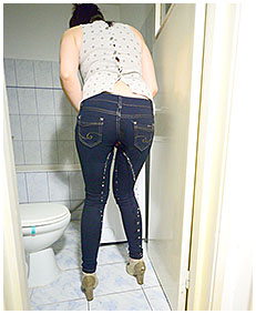ruby takes a piss in her blue jeans 00