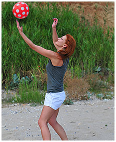 Double wetting on the beach with Dominika and Natalie