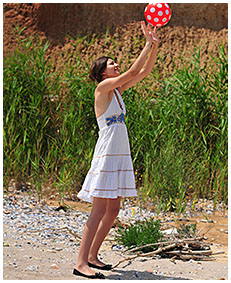 Double wetting on the beach with Dominika and Natalie