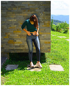 skinny jeans peeing 01