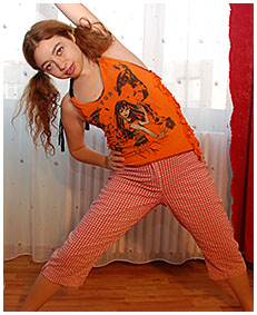 laura wets her pj working out 03
