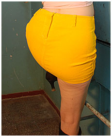 yellow skirt accident with laura 04