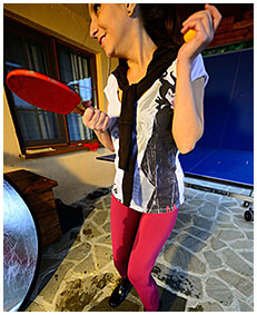 dee plays ping pong with wet pants she has pissed herself 01