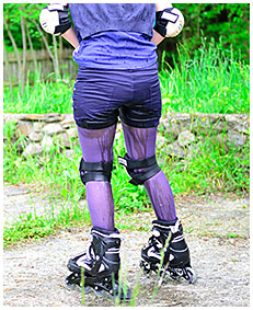 roller skate pee accident shorts and pantyhose 04