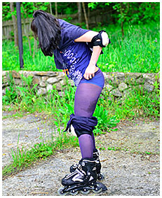 roller skate pee accident shorts and pantyhose 04