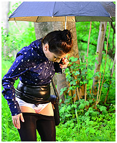 pantyhose accident in rain 02