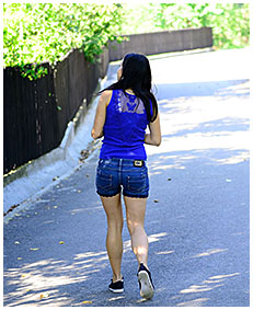 antonia shorts wetting on the street 00