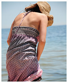 alice stylish at the beach pisses her dress2