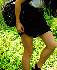 antonia desp  540 pissing in skirt