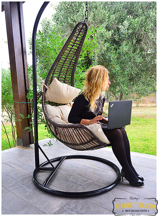 Lady I see piss pooling down your feet, are you pissing yourself?