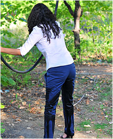 On a swing Sara wets her pants on purpose