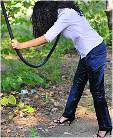 On a swing Sara wets her pants on purpose