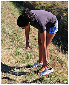 sara pisses her shorts walking then dries her pants in the sun00002