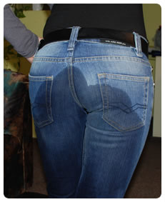 warmth of her piss wetting her jeans desperate