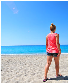 wetting my jeans shorts on the beach 00